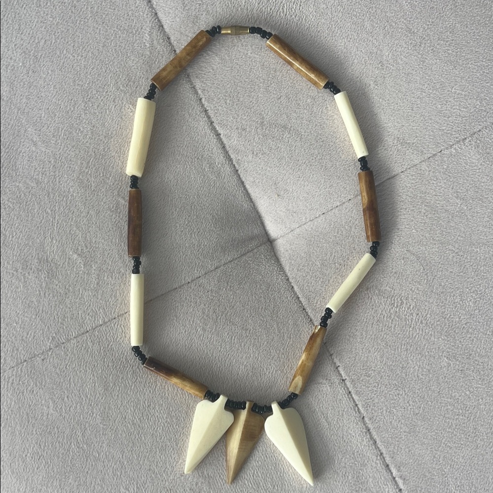 Elegant Brown and Cream Necklace